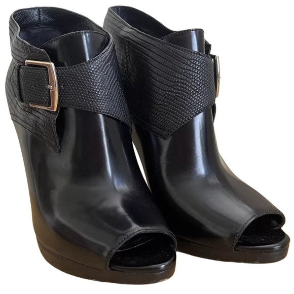 Burberry Black Leather Gold Buckle Open Toe High Heel Boots Booties Size 7.5 - Picture 4 of 8